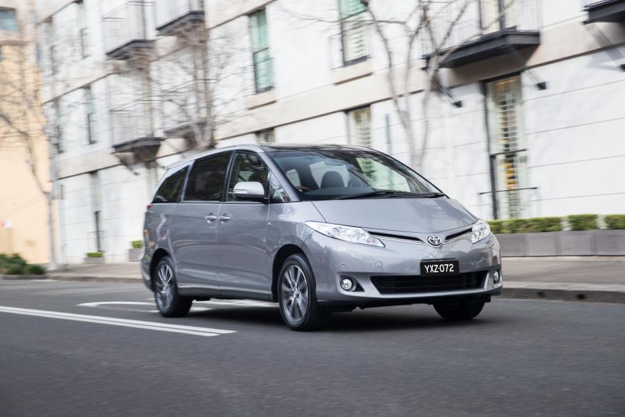  Toyota Tarago 2016 года  (фото 2 из 10)